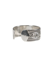 Load image into Gallery viewer, rope-and-leaf-silver-cuff-bracelet.jpg
